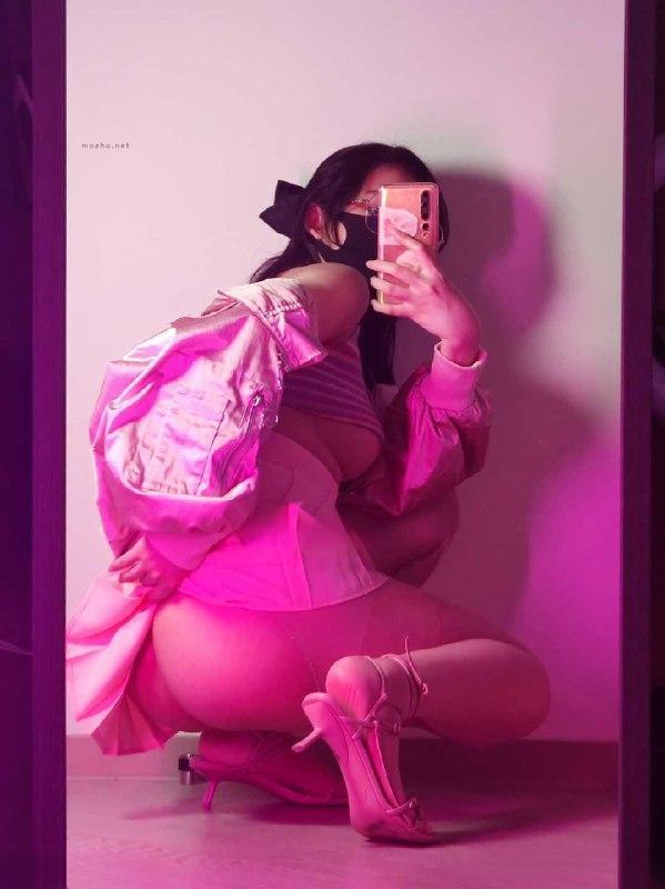 Naimi奶咪 – 霓虹灯下的开裆肉丝【26P】